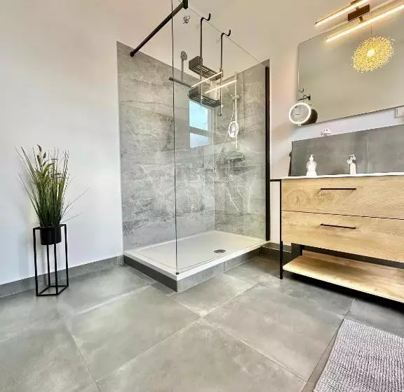 Exklusives City Apartment Im Herzen Oldenburgs Mit Balkon Und Parkplatz A36