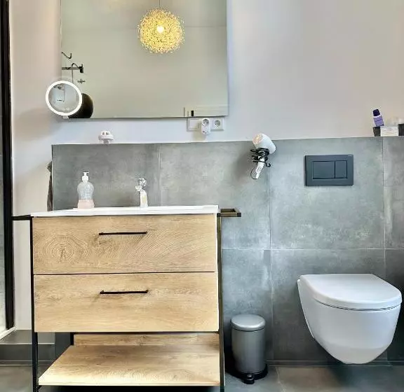 Exklusives City Apartment Im Herzen Oldenburgs Mit Balkon Und Parkplatz A36