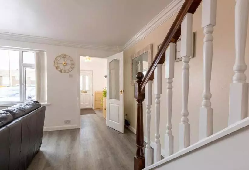 Hullidays East Modern Detached 3 Bed House