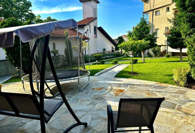 Пансион Guestrooms Stoyanovi