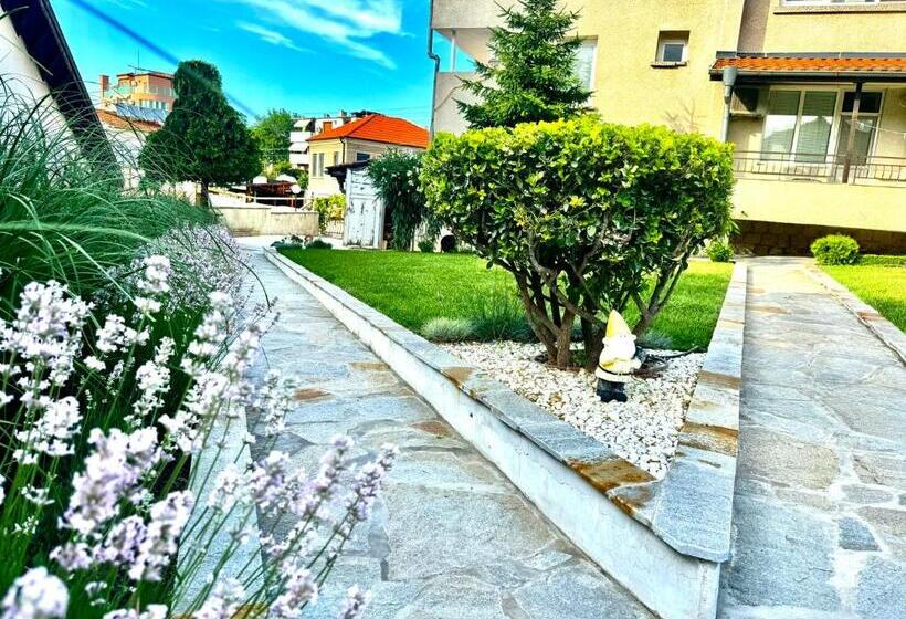 Пансион Guestrooms Stoyanovi