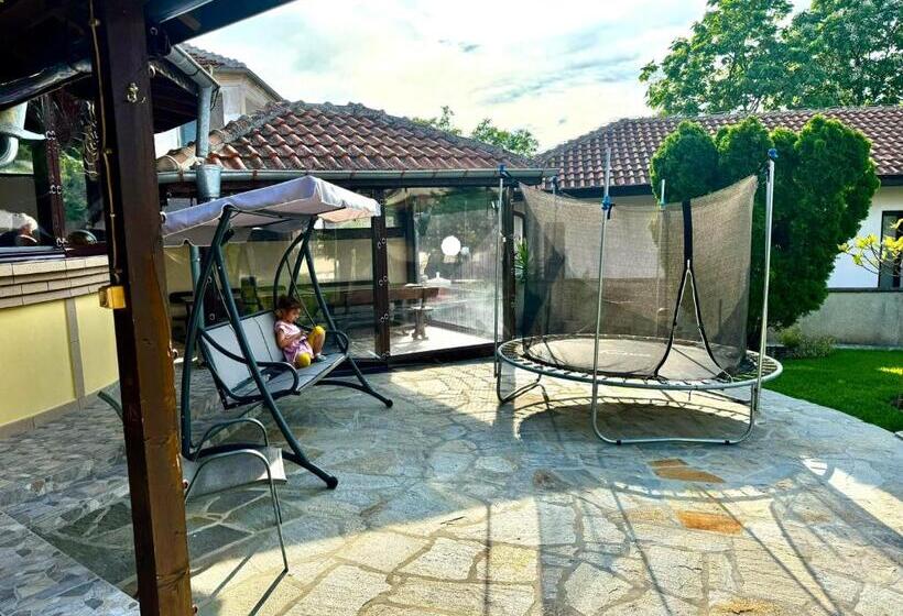 Пансион Guestrooms Stoyanovi