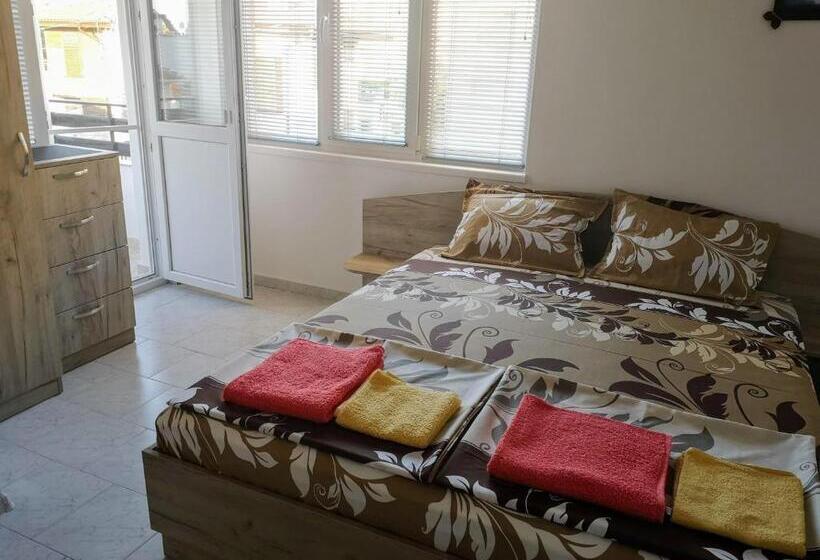 Пансион Guestrooms Stoyanovi