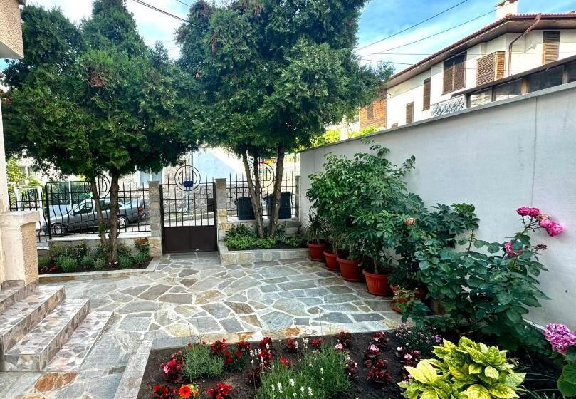 Пансион Guestrooms Stoyanovi