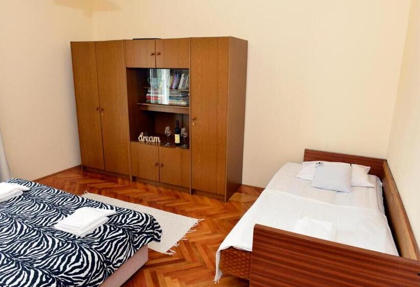 پانسیون Sobe Tivat