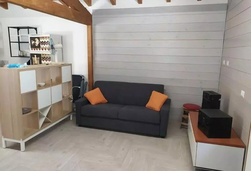 Una Casetta Intervineas