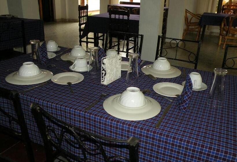 فندق Fig Tree Lodge Camp