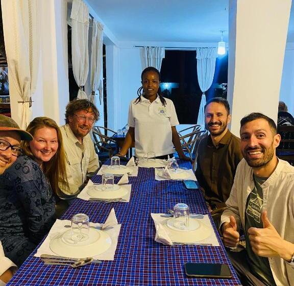 فندق Fig Tree Lodge Camp