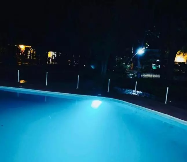 Hotelli Fig Tree Lodge Camp