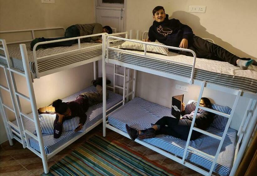 ホテル Kasauli Inn