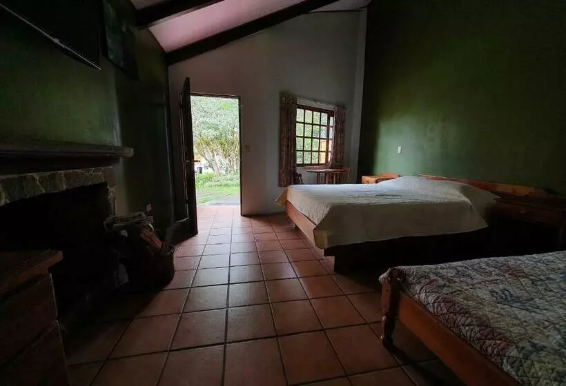 Hotelli Villa Zurqui