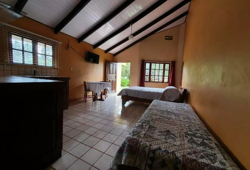 Hotelli Villa Zurqui