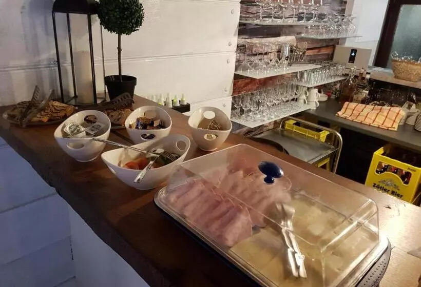 Aamiaismajoitus (B&B) Pension – Restaurant Jägerwinkl