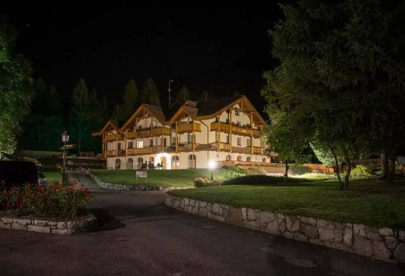 Holidays Dolomiti Apartment Resort