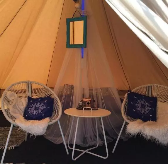 Отель Guesthouse De Witte Merel Deluxe