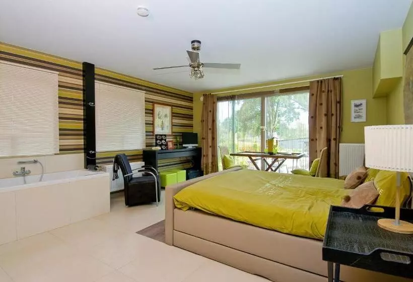 호텔 Guesthouse De Witte Merel Deluxe