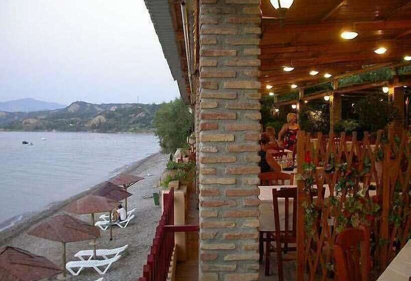 فندق Castella Beach