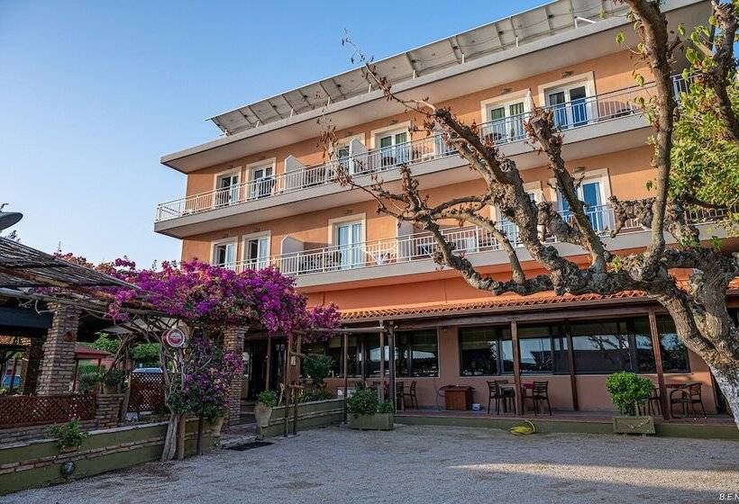 فندق Castella Beach