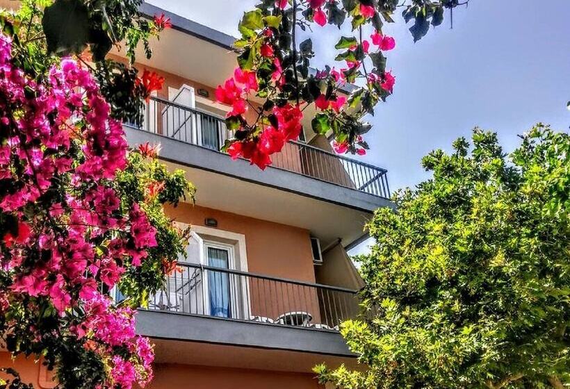 فندق Castella Beach