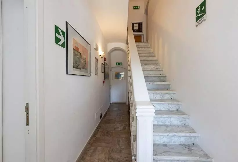 Отель Castello Monticello