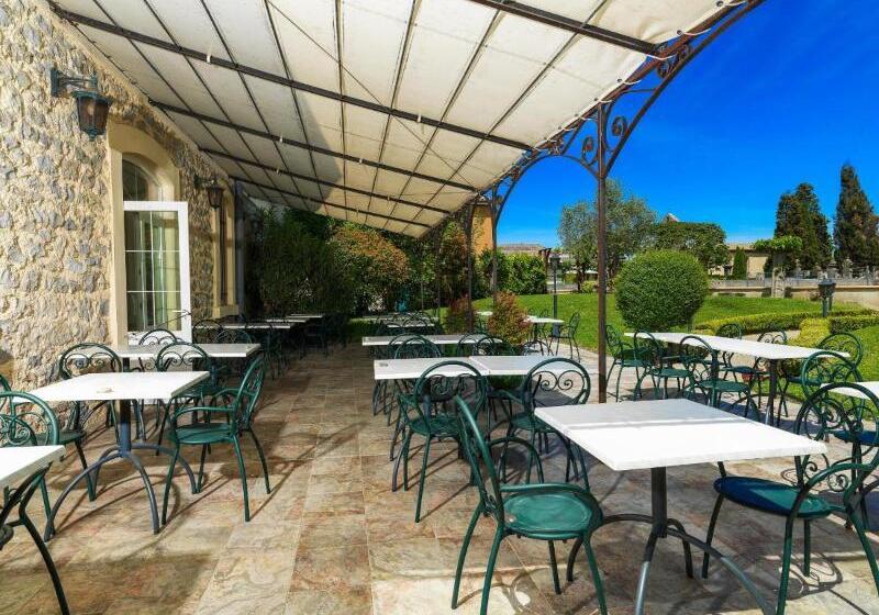 هتل Logis Hôtel Restaurant Les Minotiers