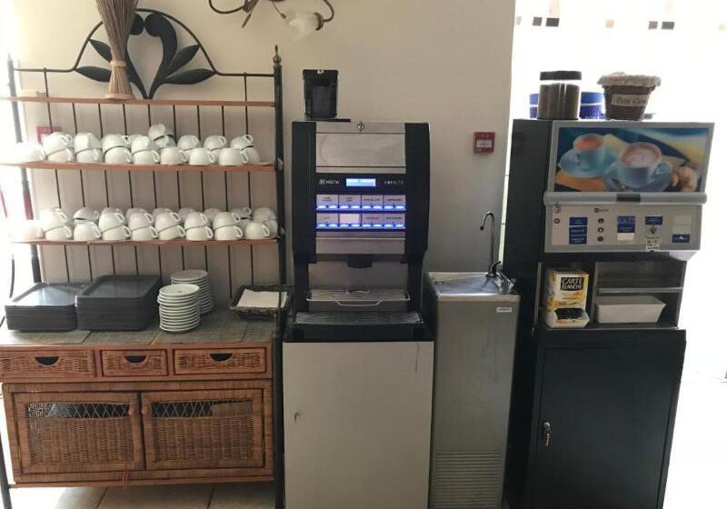 هتل Logis Hôtel Restaurant Les Minotiers