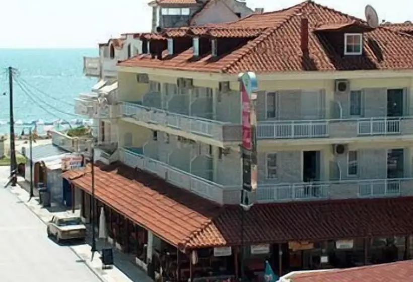 בית מלון כפרי White Rose Beach