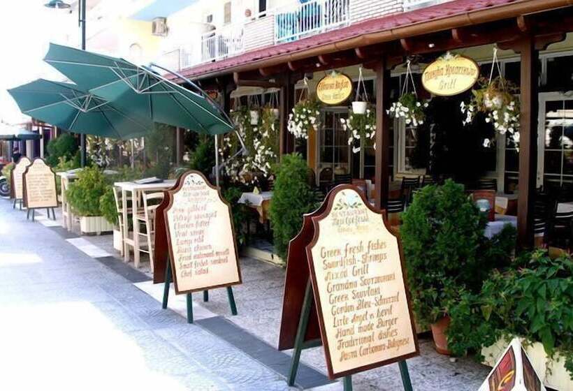 בית מלון כפרי White Rose Beach