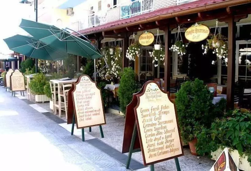 בית מלון כפרי White Rose Beach