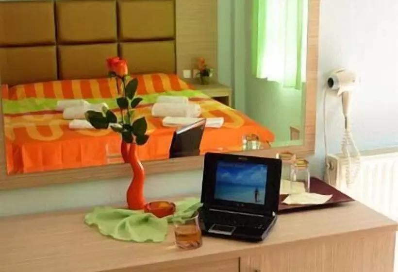 בית מלון כפרי White Rose Beach