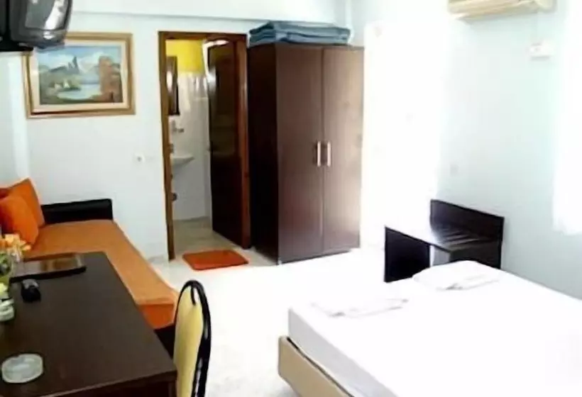 בית מלון כפרי White Rose Beach