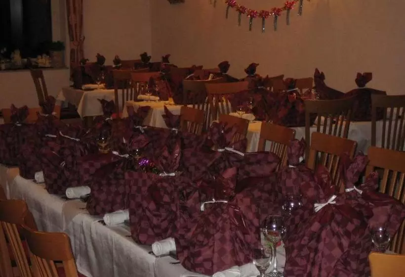 Отель & Restaurant Zum Hirsch