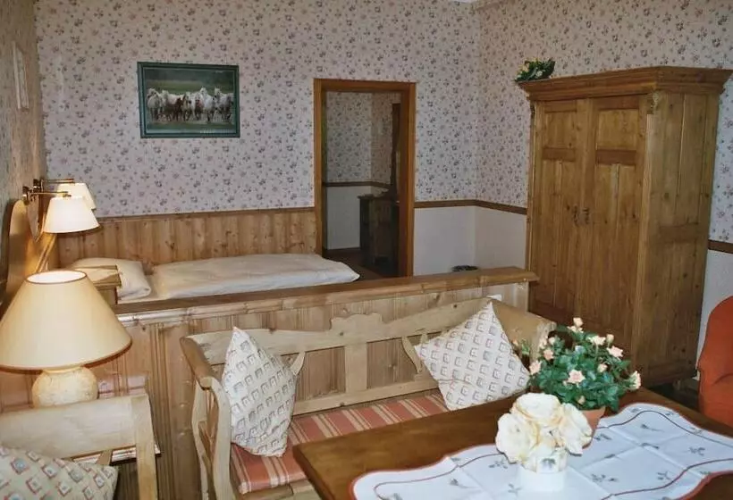 פנסיון Meyer   Alter Bergischer Gasthof