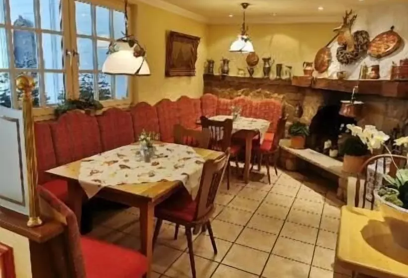 פנסיון Meyer   Alter Bergischer Gasthof