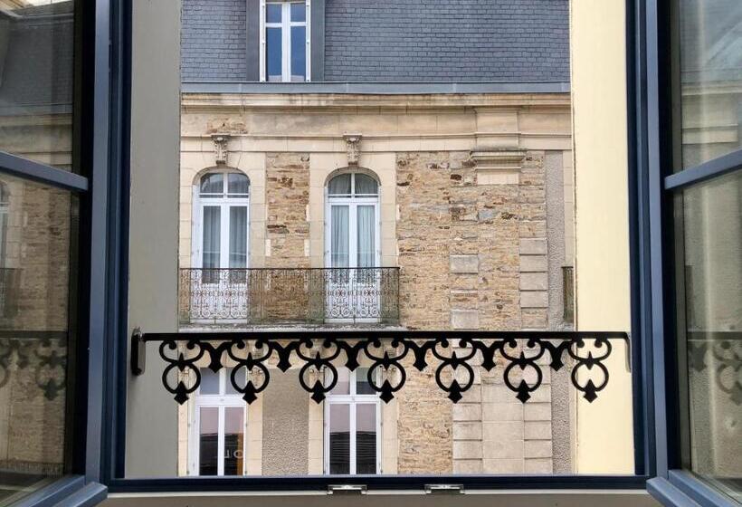 Au Coeur De Vannes   Vue Sur Les Remparts   2 Ch