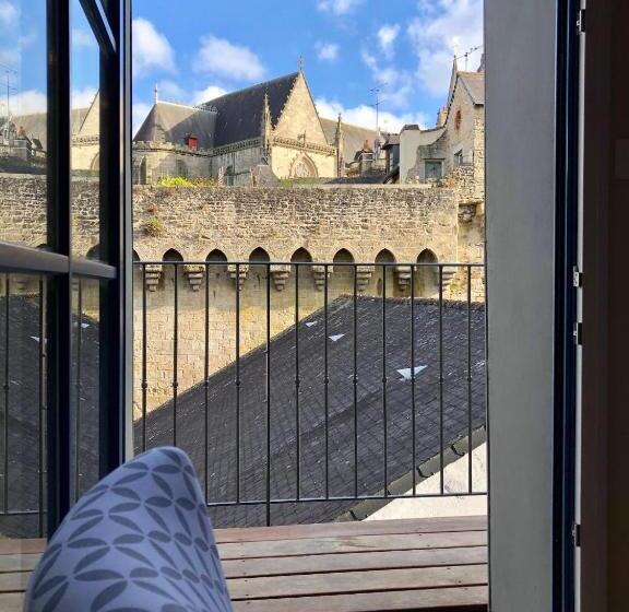 Au Coeur De Vannes   Vue Sur Les Remparts   2 Ch