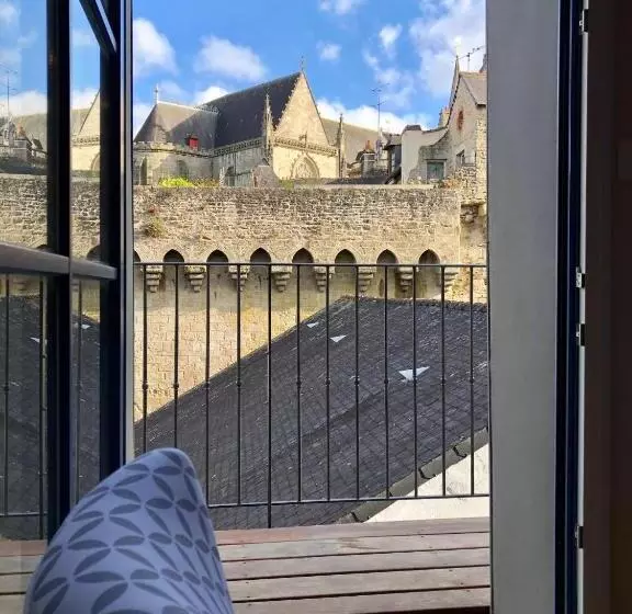 Au Coeur De Vannes   Vue Sur Les Remparts   2 Ch