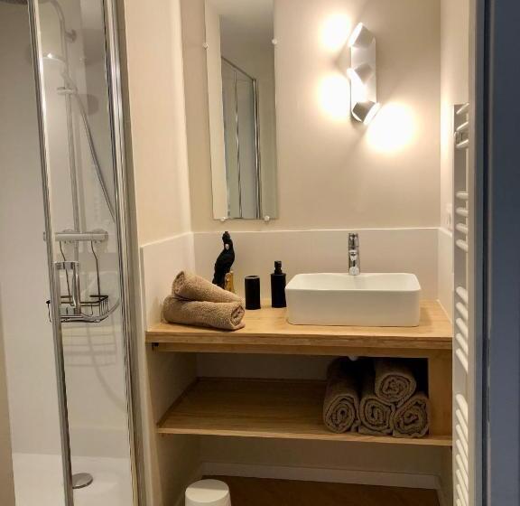 Au Coeur De Vannes   Vue Sur Les Remparts   2 Ch