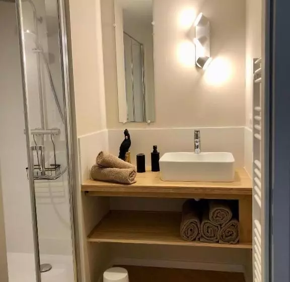 Au Coeur De Vannes   Vue Sur Les Remparts   2 Ch