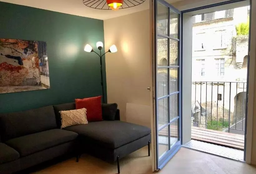 Au Coeur De Vannes   Vue Sur Les Remparts   2 Ch