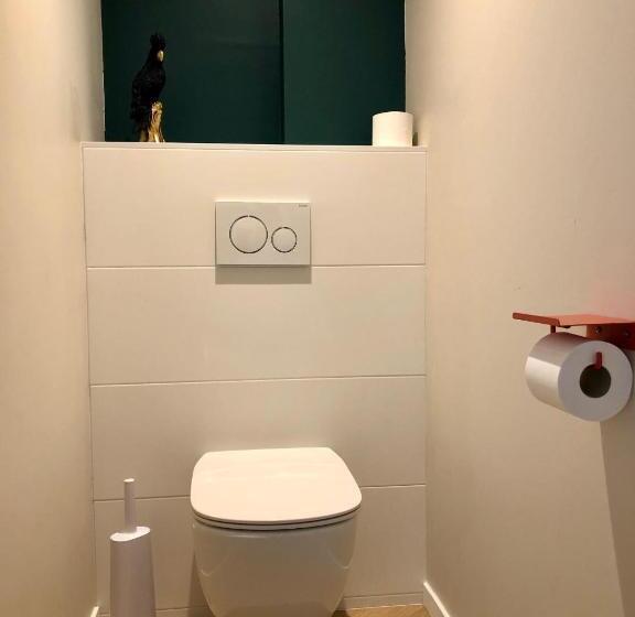 Au Coeur De Vannes   Vue Sur Les Remparts   2 Ch