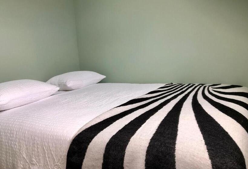 Au Coeur De Vannes   Vue Sur Les Remparts   2 Ch