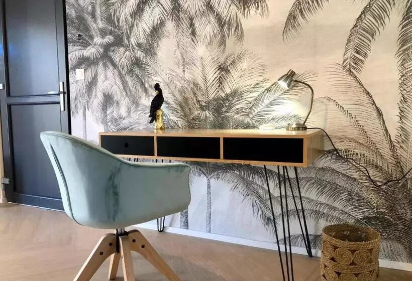 Au Coeur De Vannes   Vue Sur Les Remparts   2 Ch