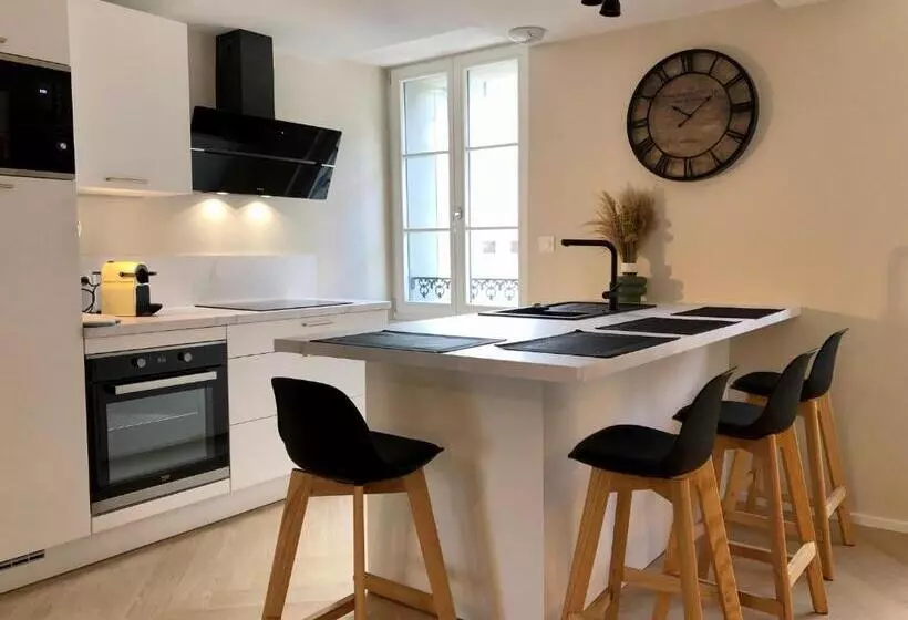 Au Coeur De Vannes   Vue Sur Les Remparts   2 Ch