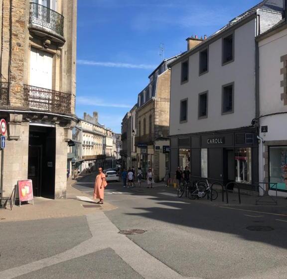 Au Coeur De Vannes   Vue Sur Les Remparts   2 Ch