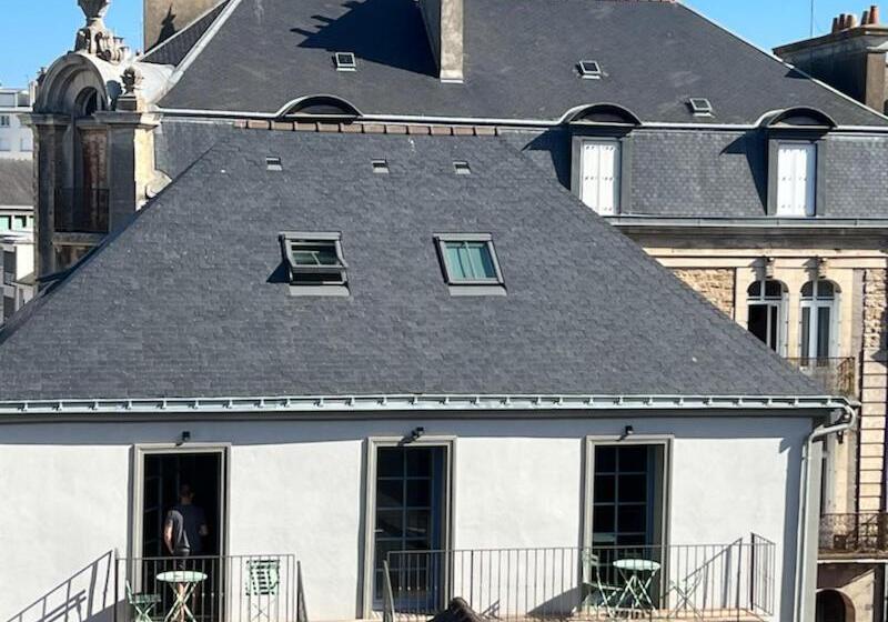 Au Coeur De Vannes   Vue Sur Les Remparts   2 Ch