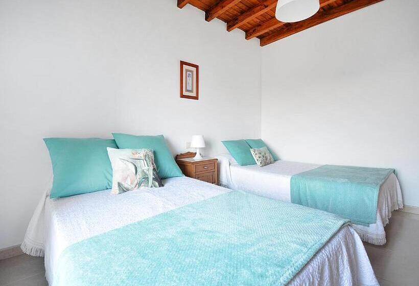 Casa En Muros Con Preciosas Vistas Al Mar