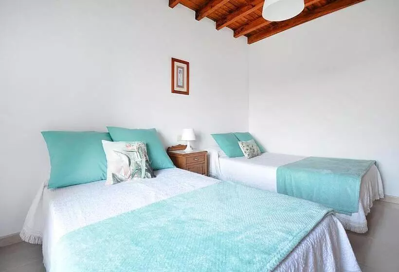 Casa En Muros Con Preciosas Vistas Al Mar