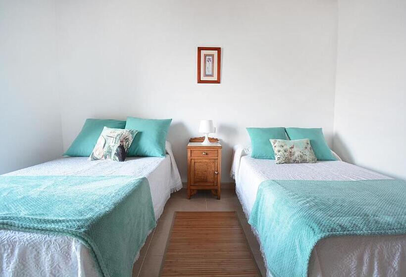 Casa En Muros Con Preciosas Vistas Al Mar