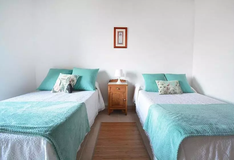 Casa En Muros Con Preciosas Vistas Al Mar